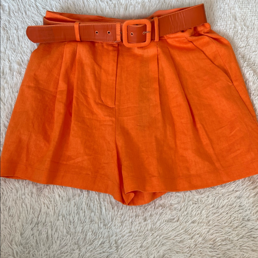 BCBGMAXAZRIA - Wide leg linen blend belted shorts size M